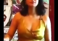 South indian shuriti hasan boob cleavage playing with her clothes to hide her cleavage