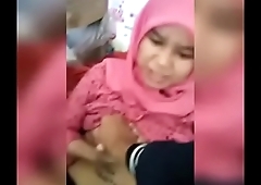 Muslim girls show his boobs